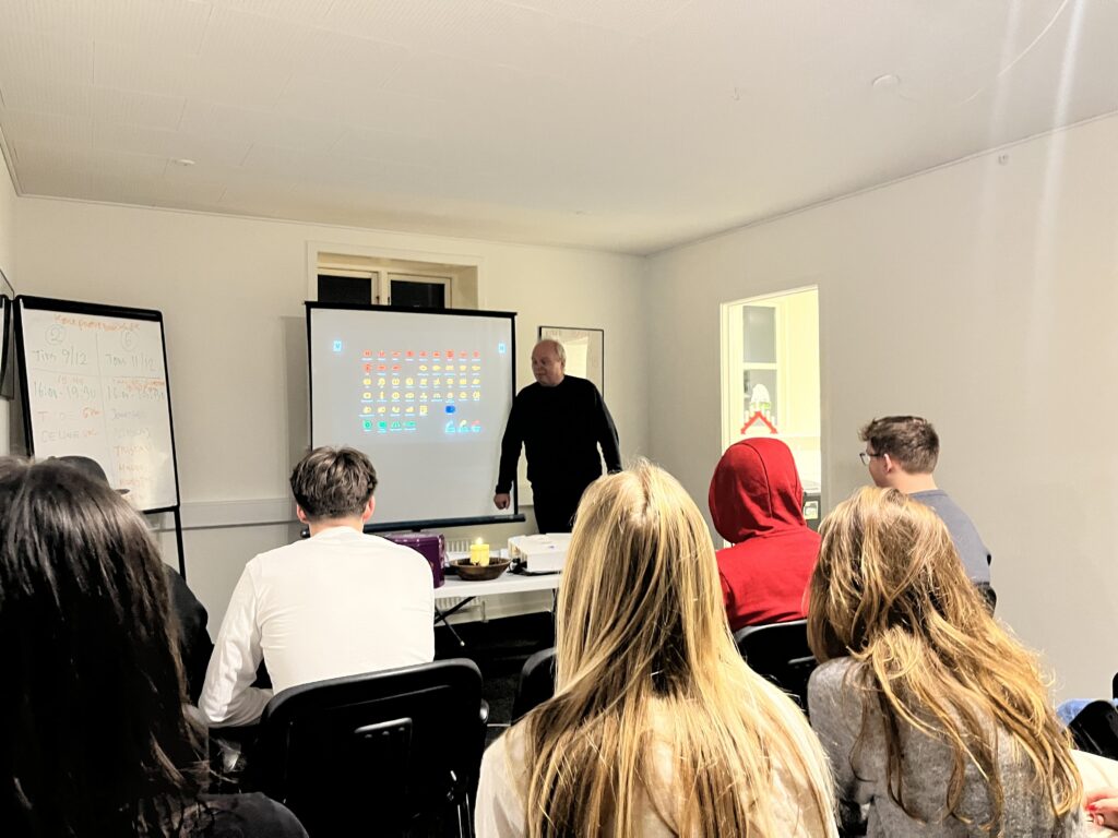 Bent og studenter i undervisning