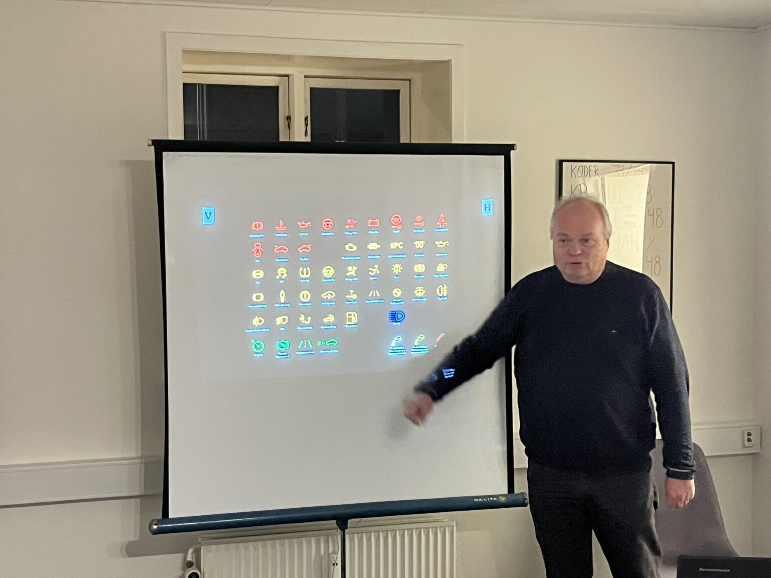 Instruktør underviser i klassen